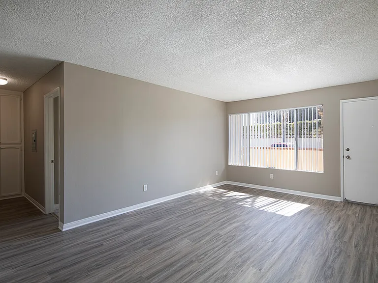 Royal Village Apartments — Photo 7