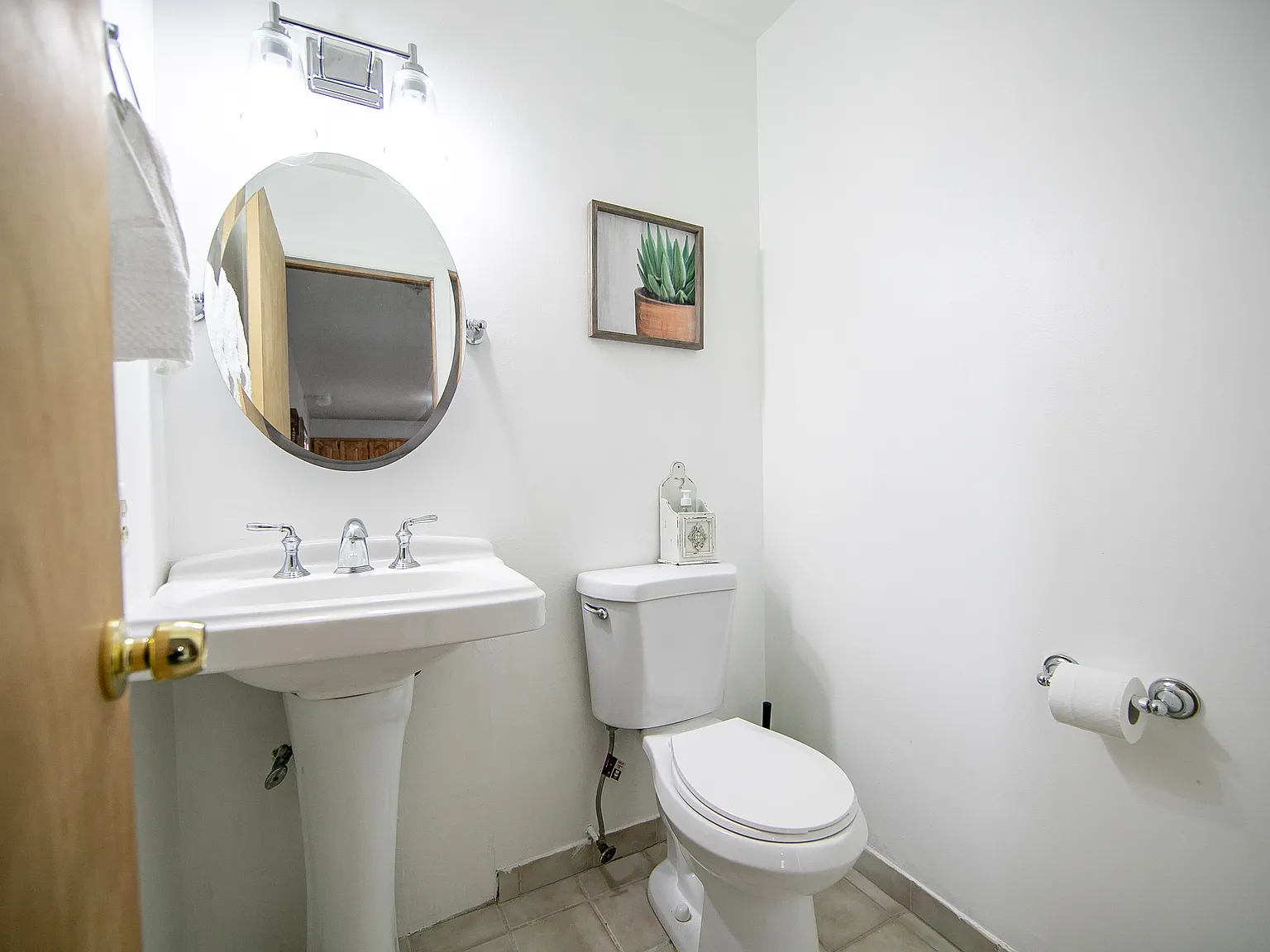 4 bed, 2.5 bath, 1584 sqft, $2,000 — Photo 3
