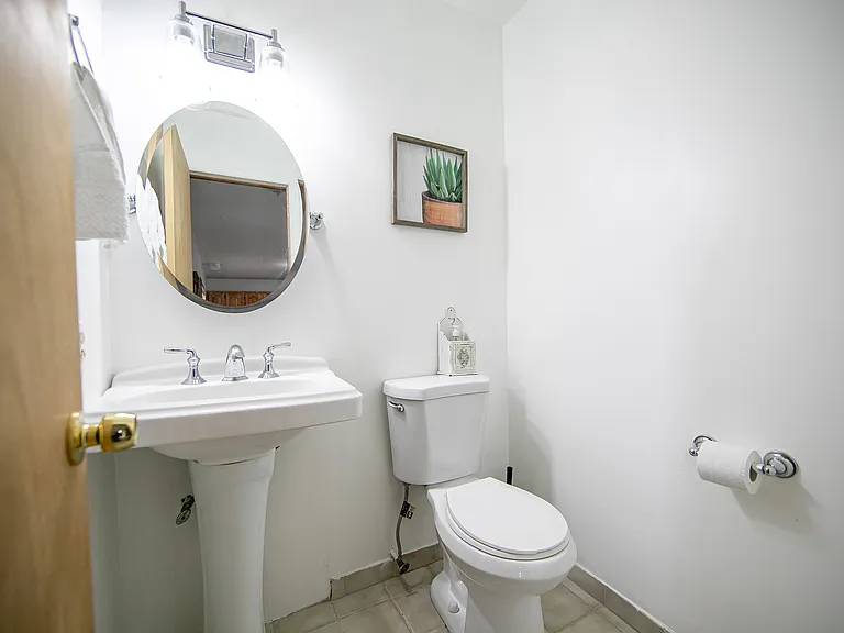 115 Sterling Cir — Photo 3