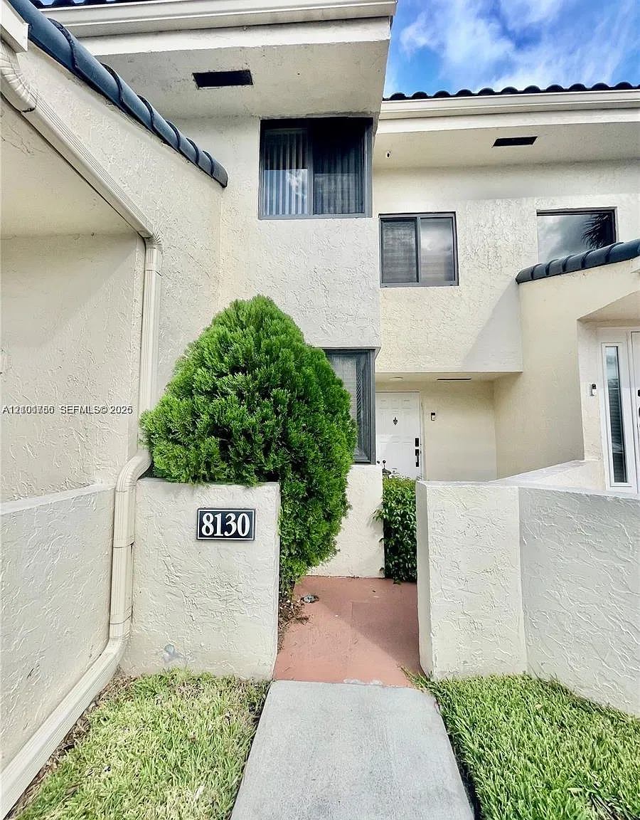Parc Village Condo — Photo 2