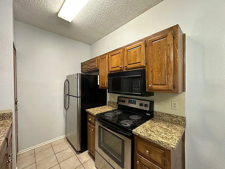 914 W 26th St #105 — Photo 8