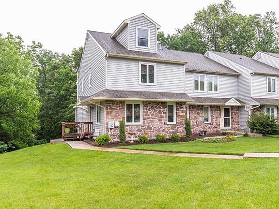 2nd image of 501 Pinebrooke Cir