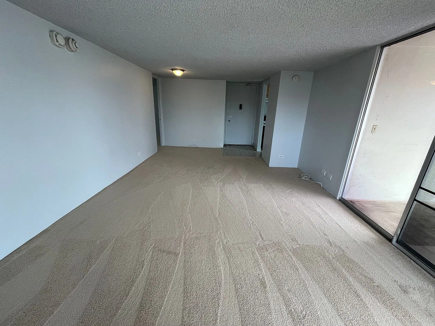 Academy Tower (Ward Ave/Honolulu) - 2 bedrooms, 2 bathrooms, 2 parking, swimming pool — Photo 3