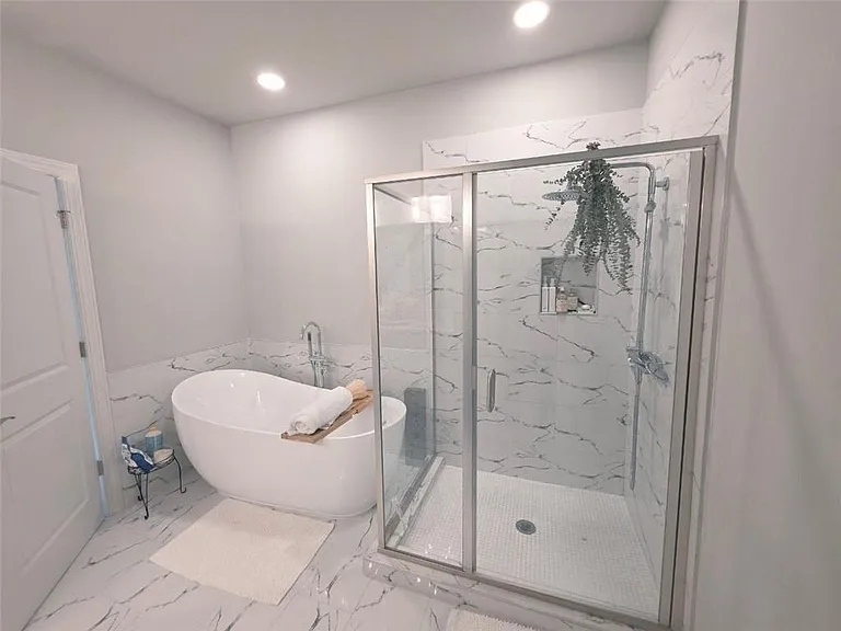 8020 Linfield Way — Photo 17