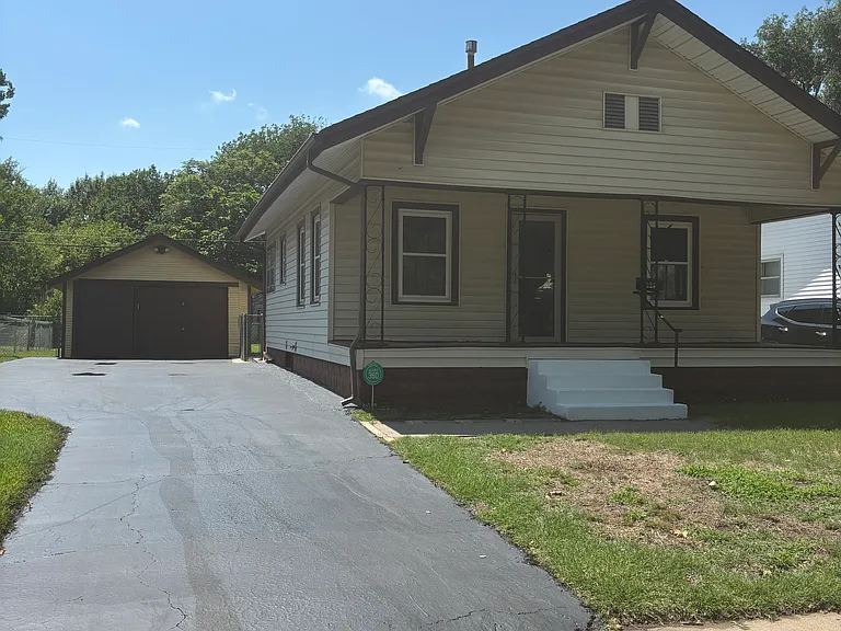 223 N Dodge Ave — Photo 1