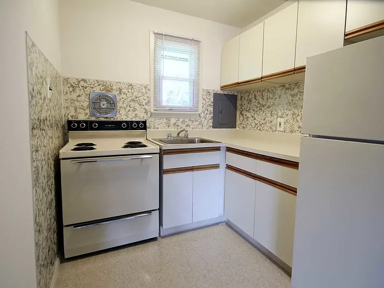 University Park Apartments — Photo 16
