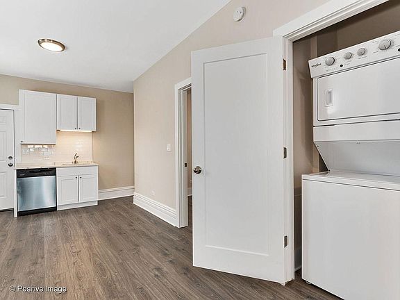3rd image of 1719 N Kimball Ave #1F