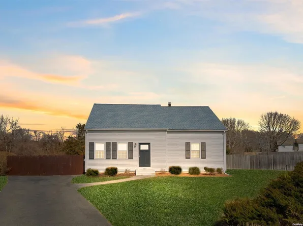 235 Apple Court, Southold, NY 11971