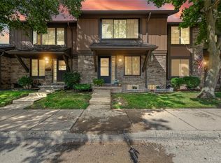 2384 Cardigan Ct, Warren, MI 48091