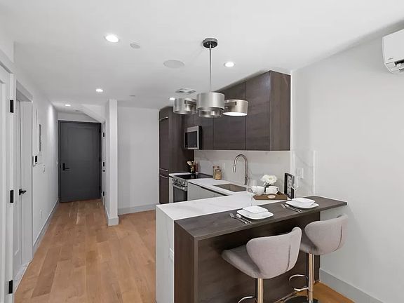 4th image of 228 Quincy St #1