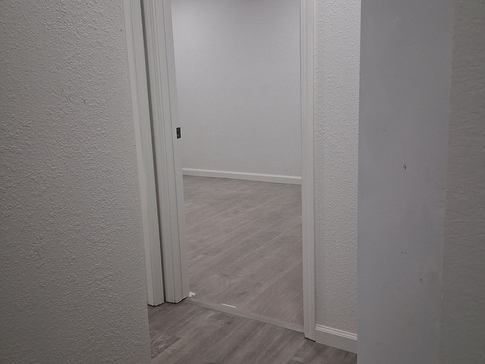 2nd image of 1451 Parsons Ave