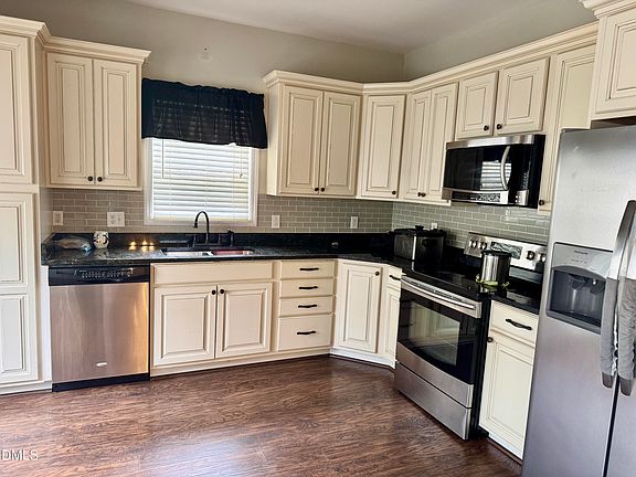 4th image of 101 Misty Groves Cir