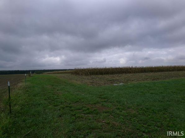 950 S Rd, Elberfeld, IN 47613