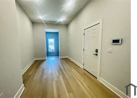 4th image of 882 N 41st St #1