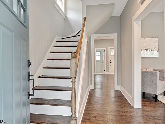 4th image of 30 Brookwood Dr
