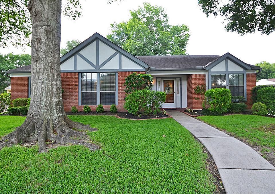 Located on Secluded cul-de-sac lot.