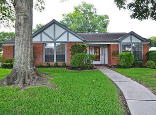 15818 Lakecliffe Dr, Houston, TX 77095