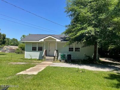 708 Wood St, Waveland, MS, 39576