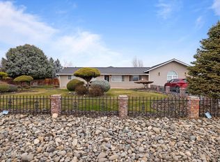 1511 Progressive Rd, Wapato, WA 98951