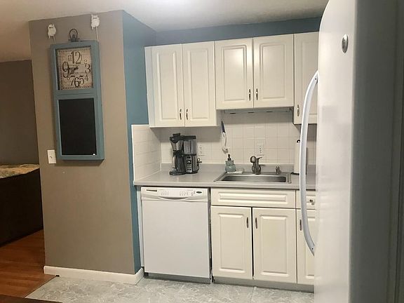 4th image of 1 Brown Ave APT 1-33