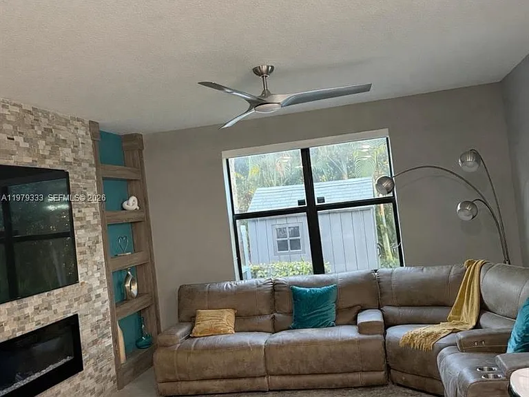 445 NW 36th Ave — Photo 6