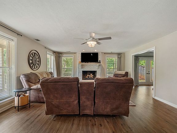 3rd image of 73 Dogwood Ter