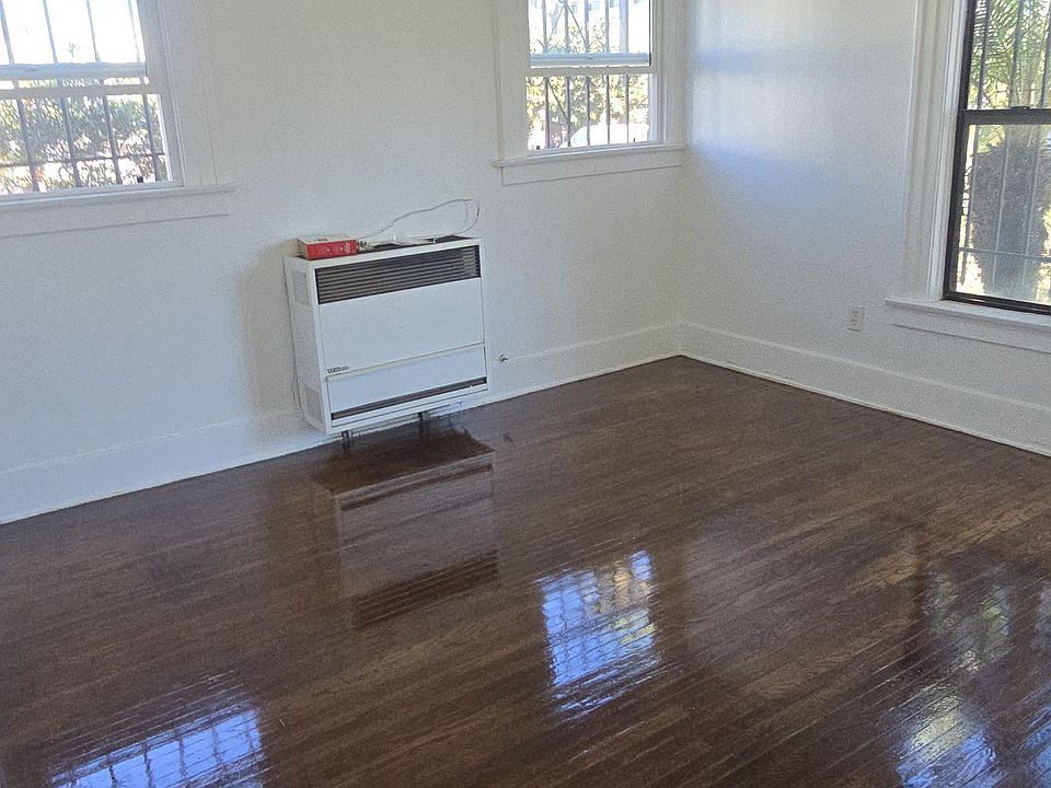 1st image of 4051 S Budlong Ave