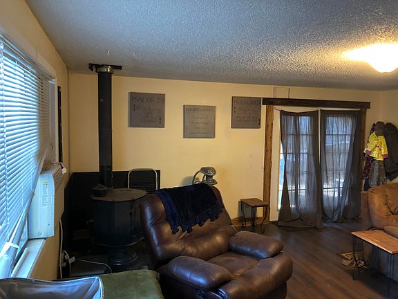 5th image of 213 S Center St