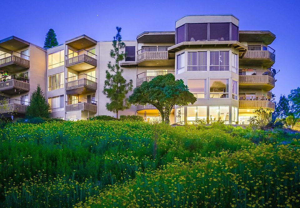 Fabulous grnd level 1 story!