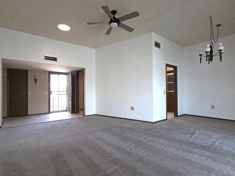 11014 W Granada Dr — Photo 3