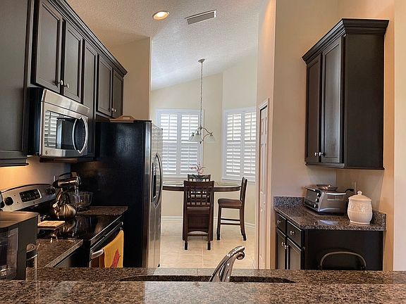 4th image of 944 Hazeltine Ct