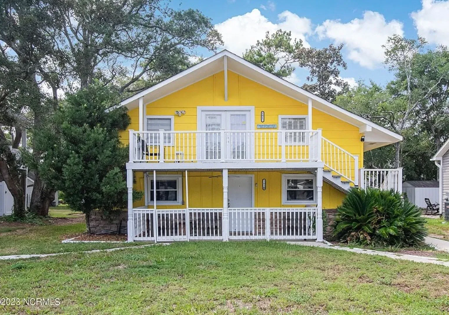 2 bedroom, 1 bathroom Beach Duplex — Photo 1