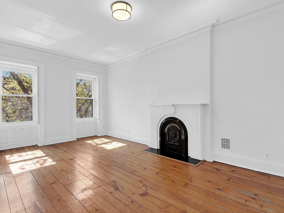 1st image of 200 6th Ave #4