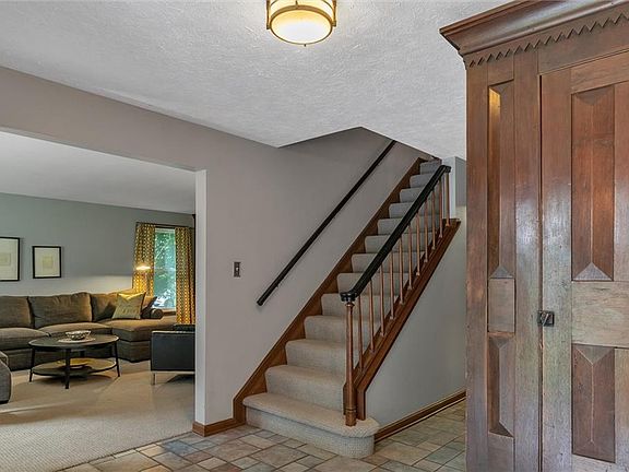 4th image of 482 Greenhaven Dr