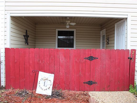 4th image of 3634 Greenacres Dr #239