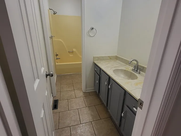 7001 Pauline Cir — Photo 20