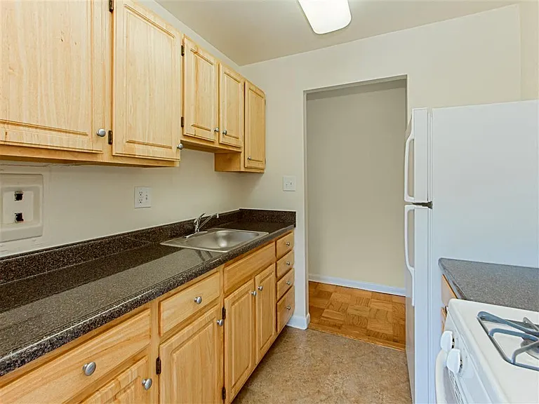 Chillum Apartments — Photo 6