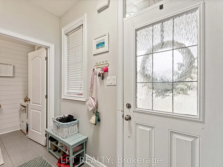 82 Nathan Cres — Photo 13