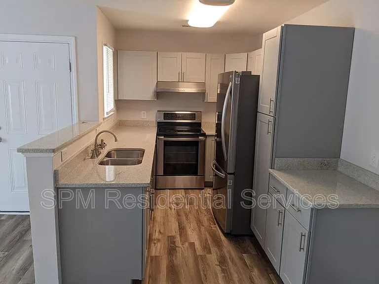 2105 Dexter St — Photo 3