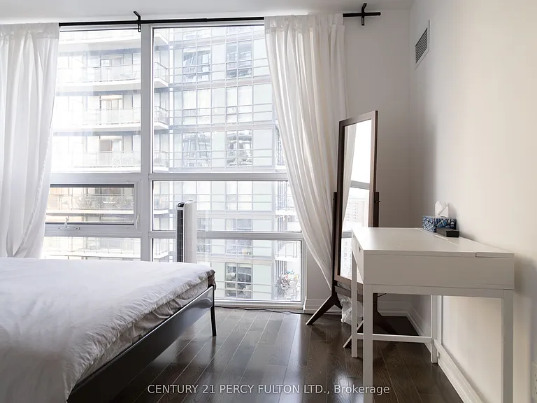 460 Adelaide St E #1611 — Photo 14