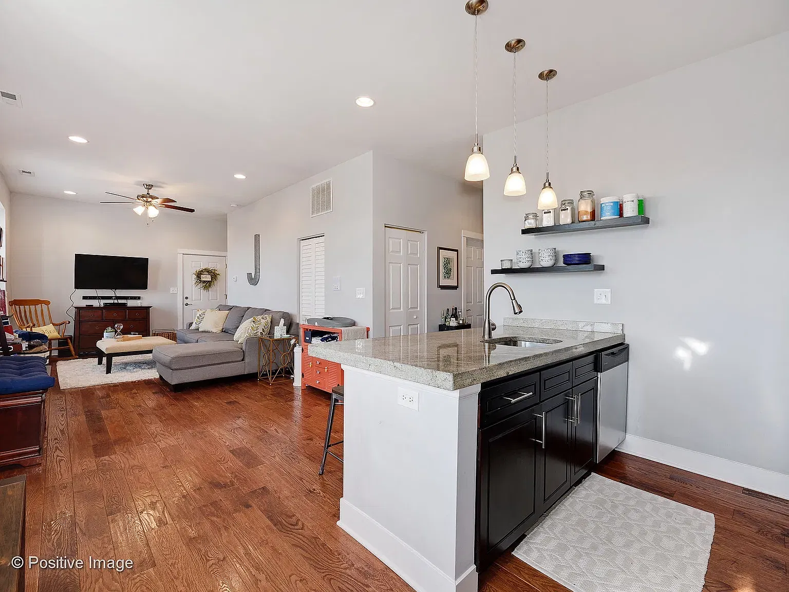 2 bed, 1100 sqft, $2,925 — Photo 2