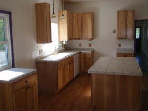 4th image of 320 Grove St