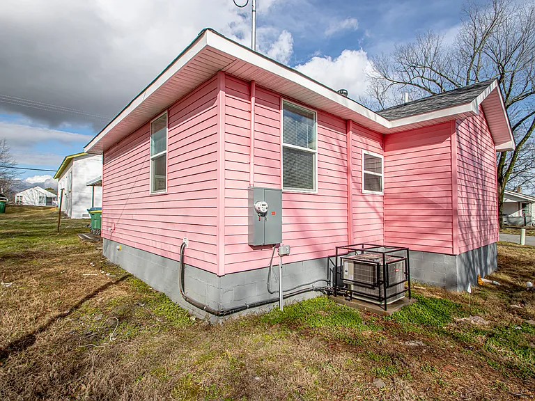 2108 Bragg St — Photo 30