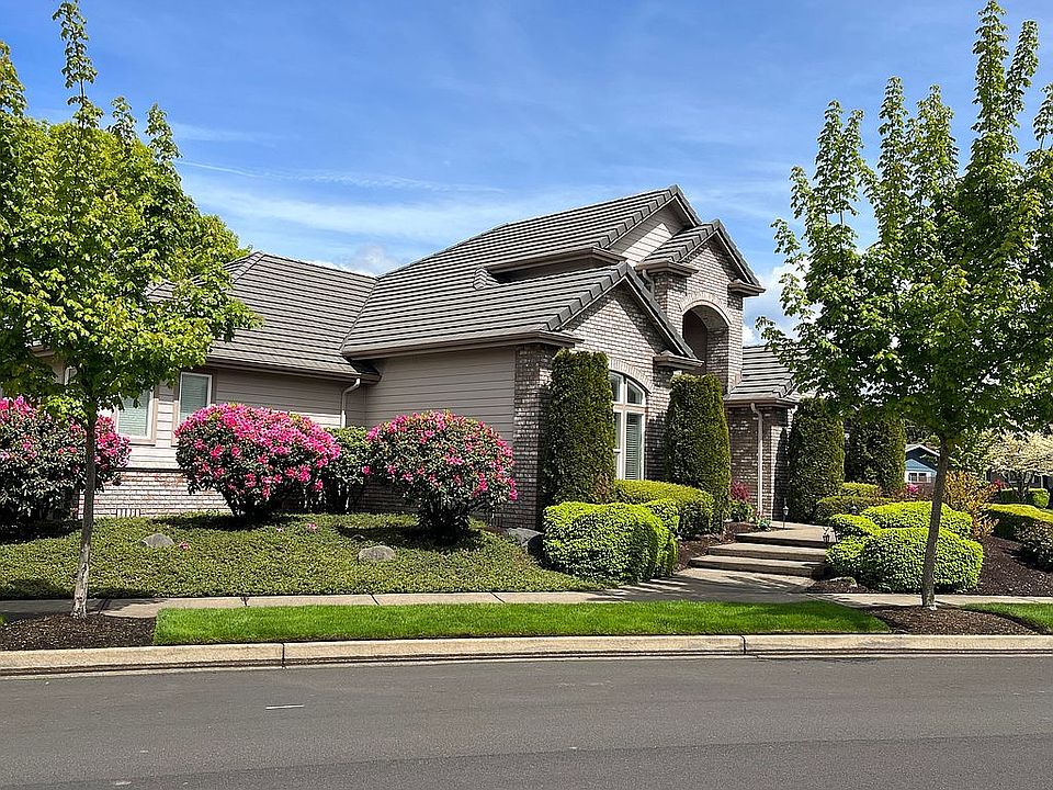 2nd image of 946 McKenzie Crest Dr