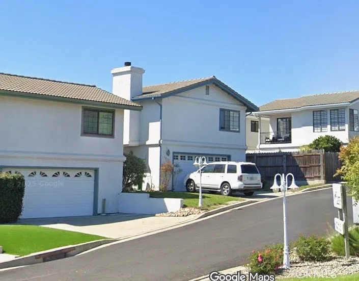 1813 Newport Ave — Photo 1