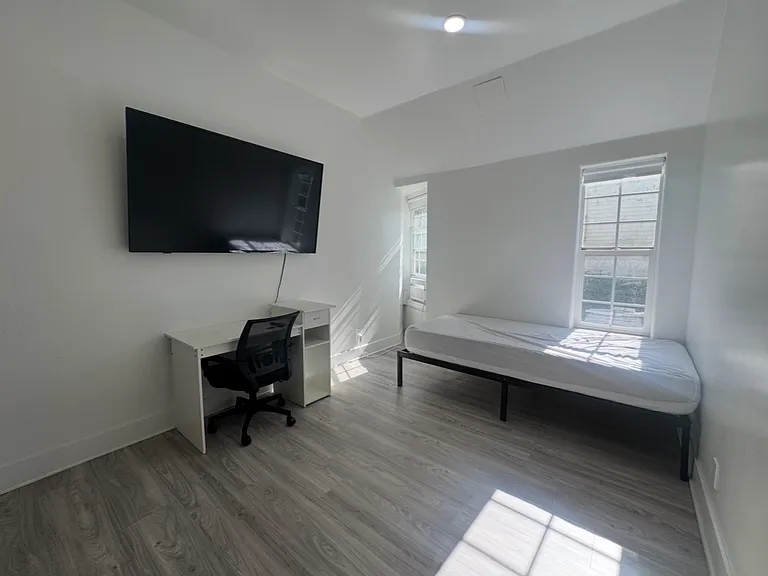 2114 Bonsallo Ave #2 — Photo 1