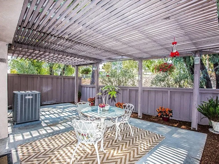 2666 Monterey Pl — Photo 12