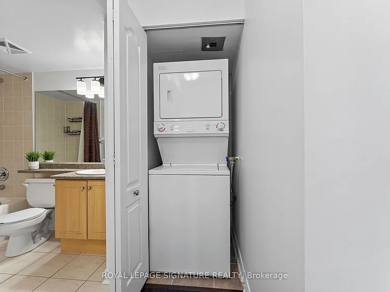212 Eglinton Ave E #1411 — Photo 19