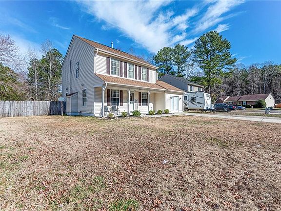 2nd image of 827 Haskins Dr