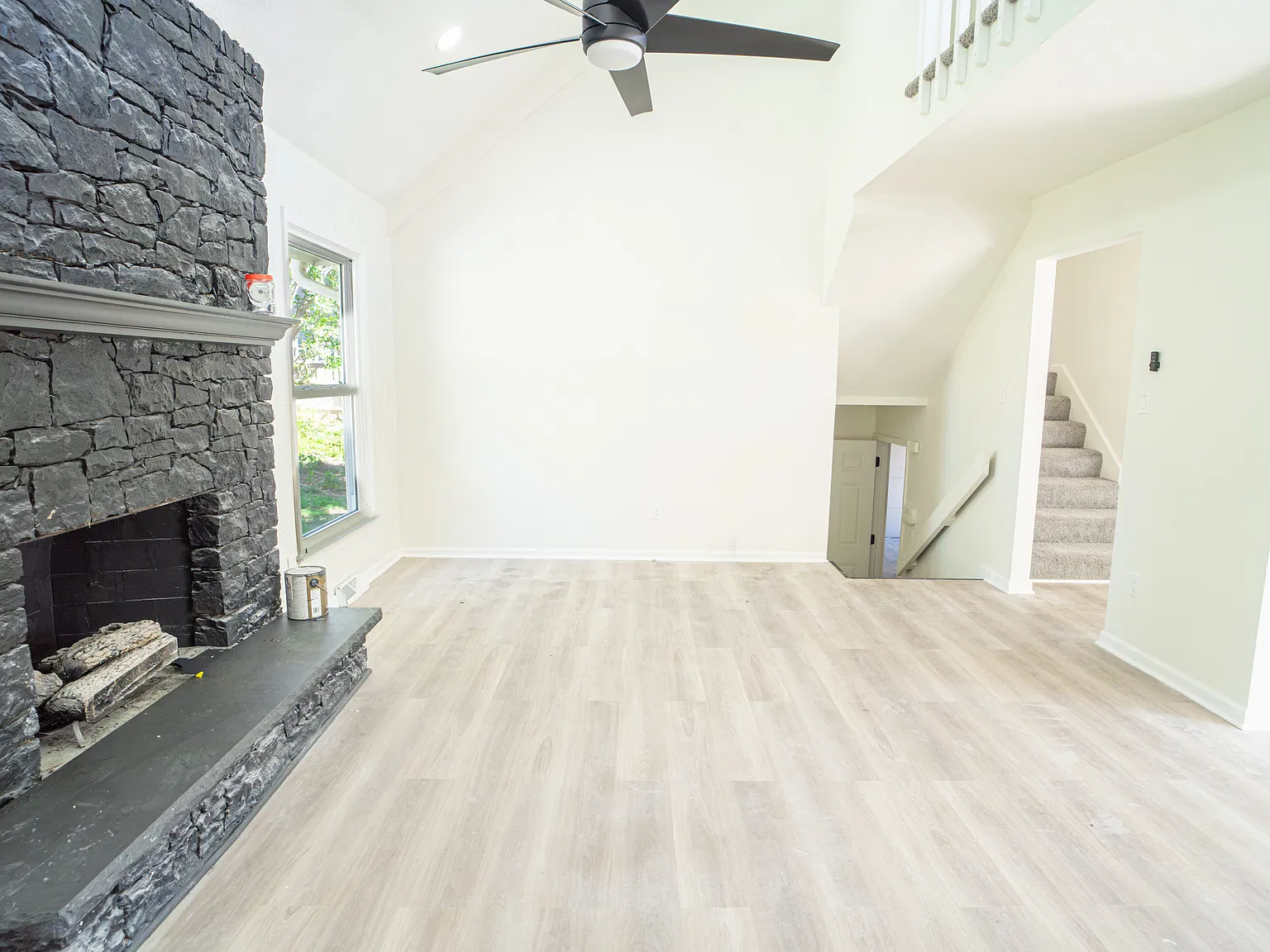 5 bed, 2076 sqft, $2,950 — Photo 4